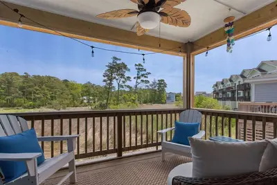 Image de Sound‑side beach family townhouse w/ pool access