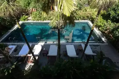 Image de Three-bedroom bungalow + pool.