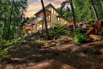 Image de Creek Views! ! ! 5br Mountain Modern Luxury on the water! Must See!
