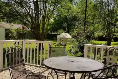 Image de Small private home on quite street just a short distance to downtown Charleston.