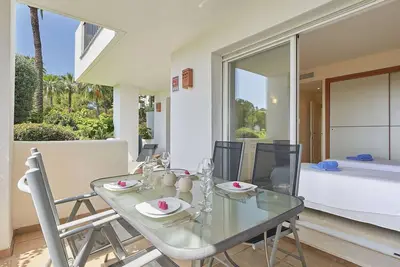Image de Confortable appartement avec climatisation, piscine, Wifi, Tv, terrasse, animaux admis et parking