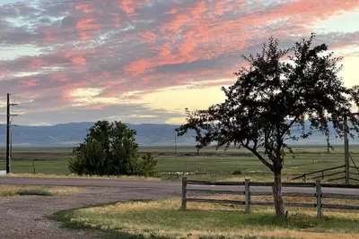 Image de Quiet & Relaxing Farm Home/15 min from lake/ Big Yard/ Fun Games