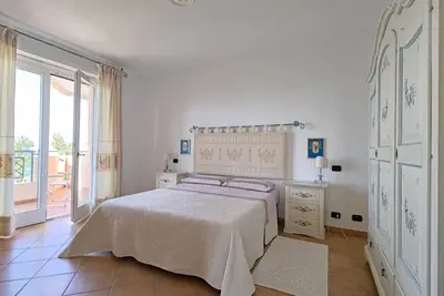 Image de Elegant apartment with sea view