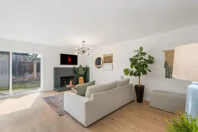 Image de 2 Bedroom / 2 Bathroom Duplex in the Heart of Orange County