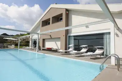 Villa à Poggio Del Sole avec 5 chambres à coucher, 11 couchages