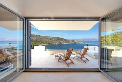Image de Sealicious Crystal Retreat - The Ultimate Getaway