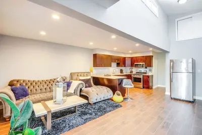 Image de 5 Mi to Midway: Walkable Chicago Apartment