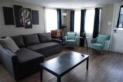 Image de Green Room Apartment - No Cleaning Fees