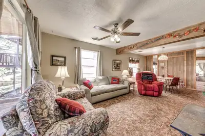 Image de Cozy Cabin w/ Deck < 1 Mi to Midtown Ruidoso!