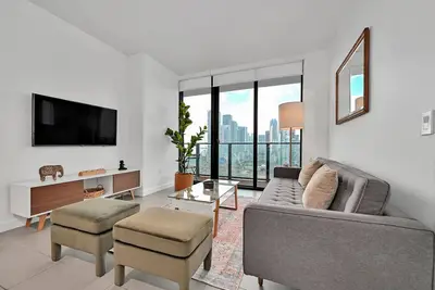 Image de Modern 2 Bed 2 Bath Condo in Vibrant Downtown Mia