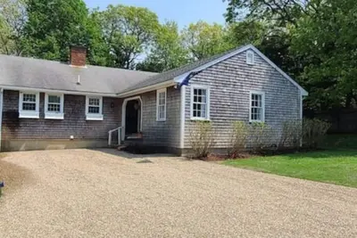 Image de Edgartown Cottage By The Pond