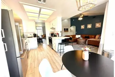 Image de Big Family Home Near Shops\/10 Mins to Highway