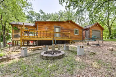 Image de Boat Slip + Screened Porch: Warsaw Cabin Retreat