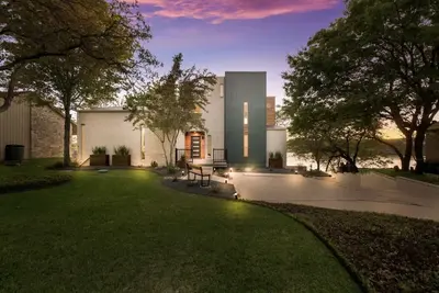 Image de The Lux at Lake Belton Modern Lake Access Home