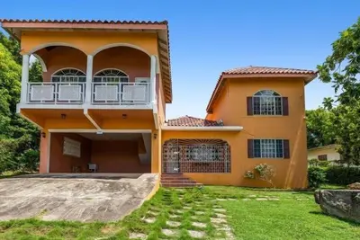 Image de YanceyLargo Estate - Newly Renovated 7br Beautiful Two-Story Estate Villa w Gorgeous Mountain View by RedAwning