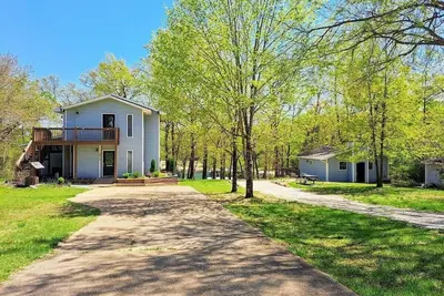 Image de Water's Edge Retreat - Sleep 18, Two homes in one!