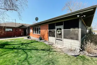 Image de Short Drive to Point Pelee! Forget Your Worries in This Spacious & Serene Space