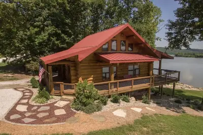 Image de Come relax & enjoy our luxury log cabin, watch barges on banks of the Ohio River