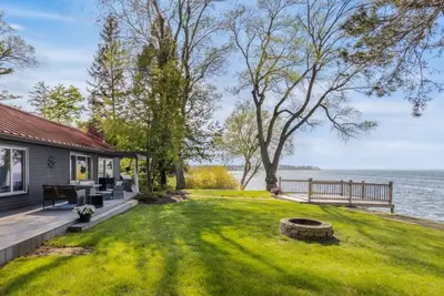 Image de Lake Ontario Beauty! Sleeps 4!