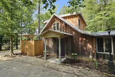 Image de Contemporary Chef's Cellar & Portside + Fishing & Hiking Trails