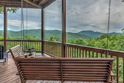 Image de Bourbon Barrel Ridge - Pet Friendly | Impressive Mountain Vistas | Mountain Modern Luxury