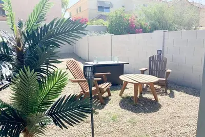 Image de Alluring townhouse with King bed, parking & outdoor area