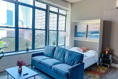 Image de McCormick Place Studio with optional parking for up to 4 guests