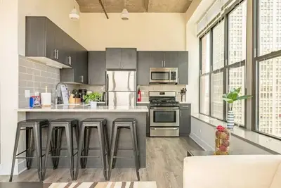 Image de McCormick Place Stylish corner unit with optional parking for up to 6 guests