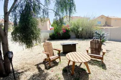 Image de Alluring townhouse with King bed, parking & outdoor area