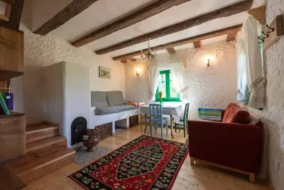 Image de La sat - Proud Ioană