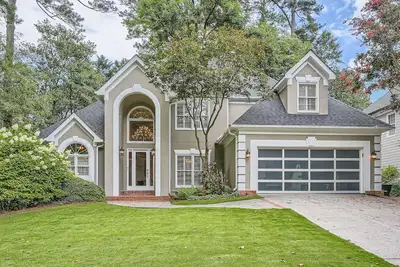 4br/4. 5ba Sleek Serenity Residence