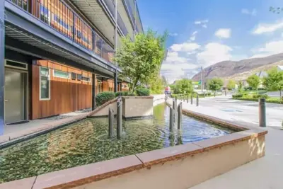 Deluxe View 2 Bedroom Chelan View Condo w/Extra Parking