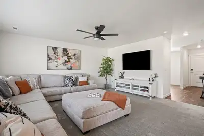 Image de Luxurious Family Oasis- Ping pong, Bbq, huge yard