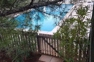 Image de Sunny family home with private pool