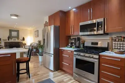 Image de Home 6 Br, 4 Ba, cul-de-sac, dead end street, 25 min to Dia, 25 min to downtown.