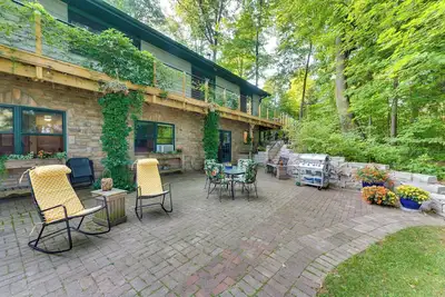 Image de Jefferson Riverfront Retreat w/ Patio & Fire Pit!