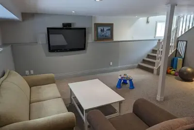 Image de Basement apartment with hot tub