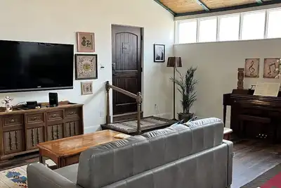 Image de Located within in Old Town Albuquerque  \nWalking Distance to shops and museums