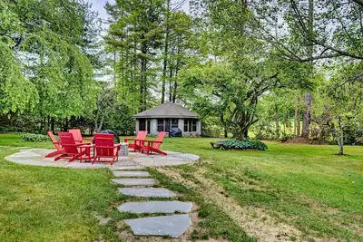 Image de On Cashiers Pond + The Retreat