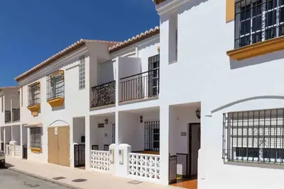 Image de Belle maison près de la mer avec piscine partagée