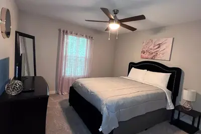 Image de cozy renovated apartment located 20 minutes from Hartsfield Airport