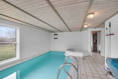 Image de Einladendes Poolhaus mit Meerblick - Einladendes Poolhaus mit Meerblick