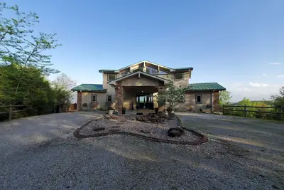 Image de Breezy Point- Huge Home & Amazing Lake Views! Near Sailboat Club & Marina