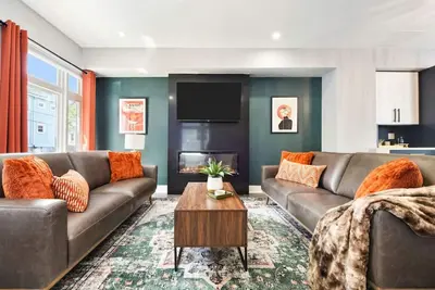 ★ HostWise Stays ★ Spacious Home with Rooftop, Fire Pit & Balconies