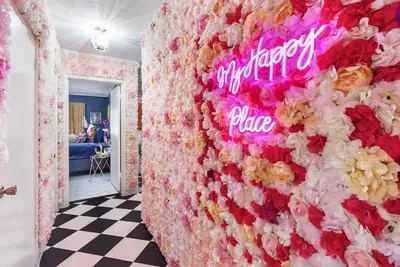 Image de Pink Shutter House: A Girly Getaway with Themed Rooms, Neon Signs & Ig-Worthy Decor! Unique Stay!