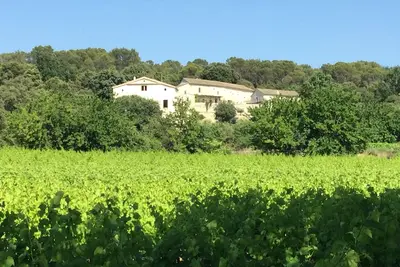 Image de Bâtisse au Sein d un mas Provençal vue Imprenable