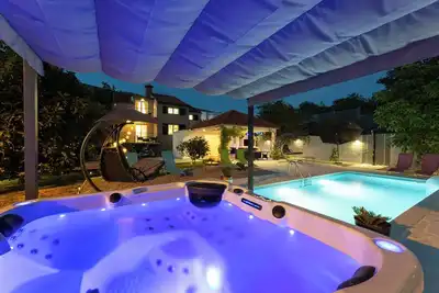 Image de Villa Zrincy near Split: heated pool, hot tub, all bedrooms are air conditioned.
