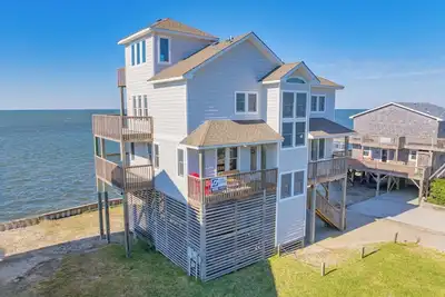 Image de Soundfront Dog Friendly Home with Hot Tub, Game Room, and More!