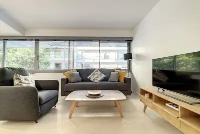 Image de (006) Le May Flowers Ilette Beach