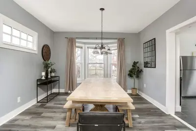Close to Downtown and Midtown - Sleeps 12